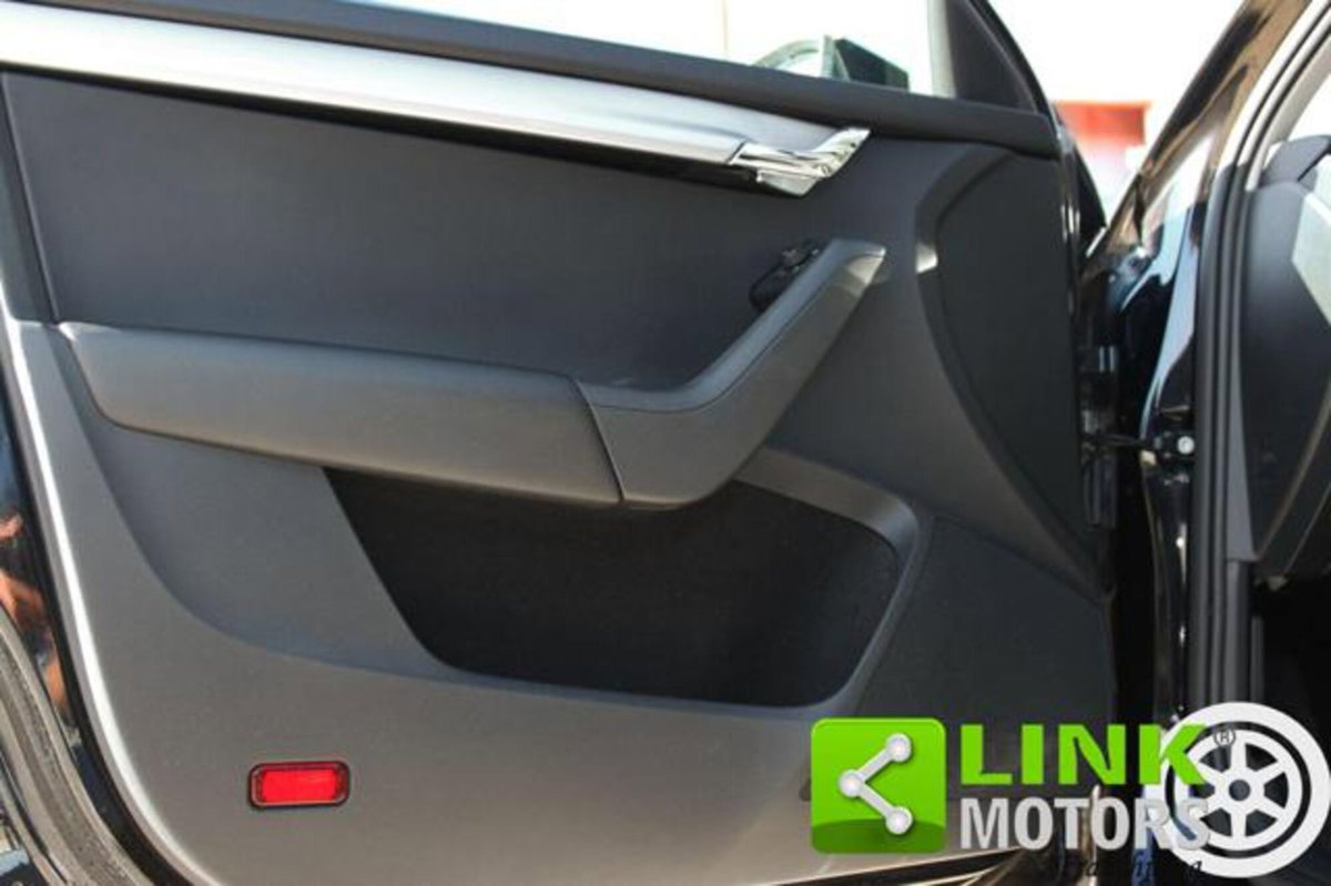 Skoda Octavia Station Wagon 1.6 TDI CR 115 CV DSG Wagon Executive (7)