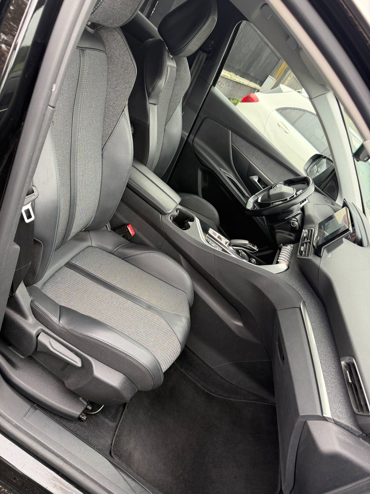 Peugeot 3008 Hybrid 225 e-EAT8 Allure Pack (13)
