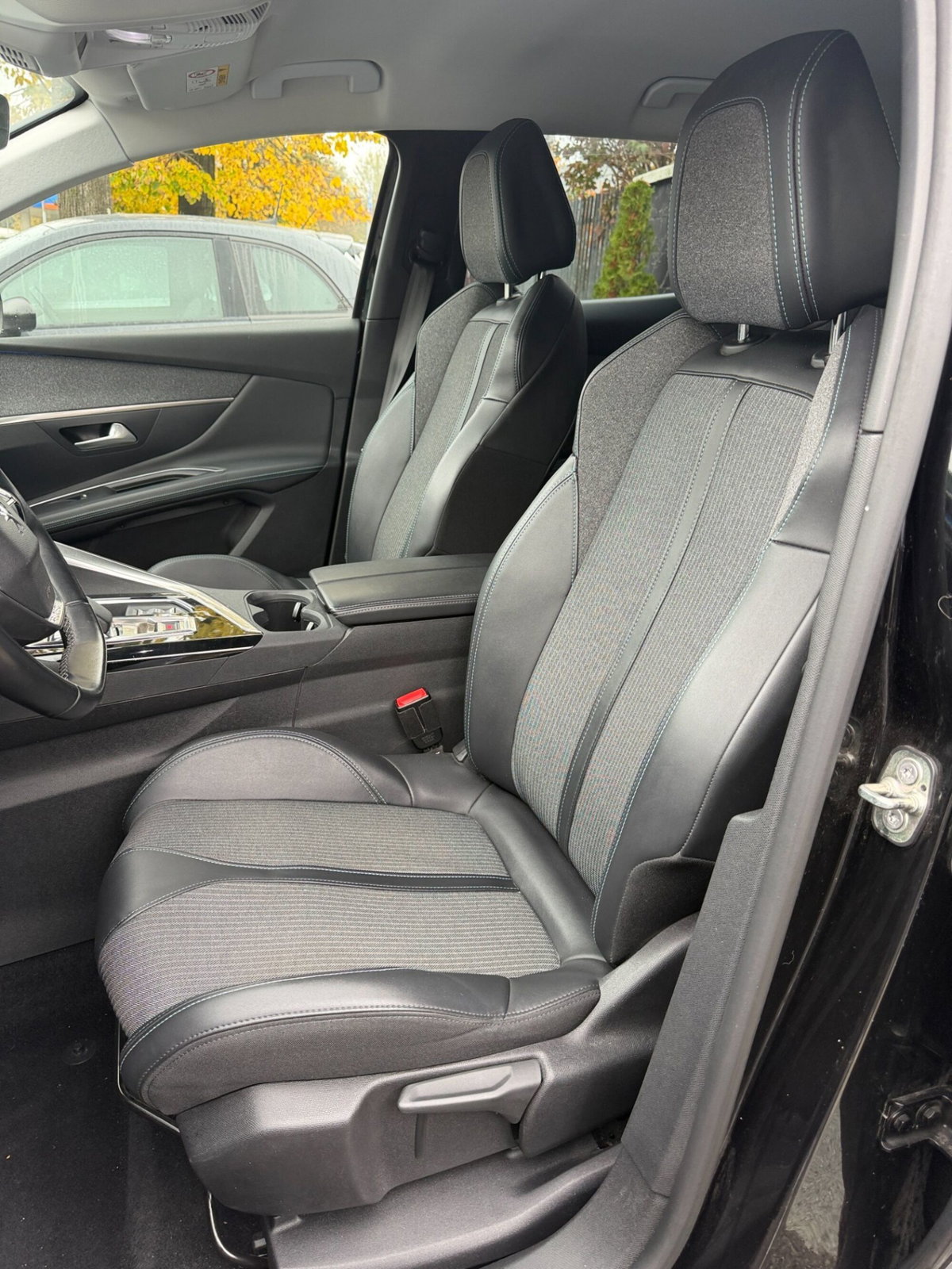 Peugeot 3008 Hybrid 225 e-EAT8 Allure Pack (8)
