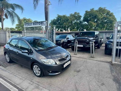 Toyota Auris 2.0 D-4D DPF 5 porte Sol usata