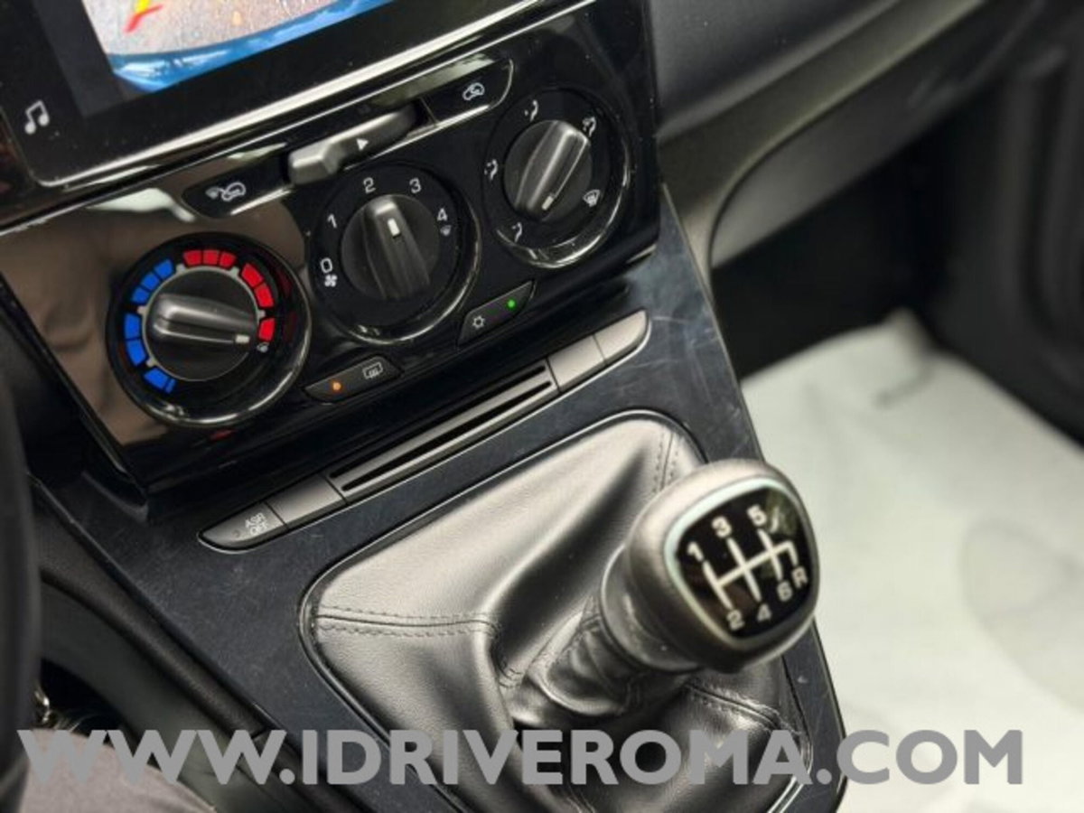 Lancia Ypsilon 1.0 FireFly 5 porte S&S Hybrid Gold Plus (13)