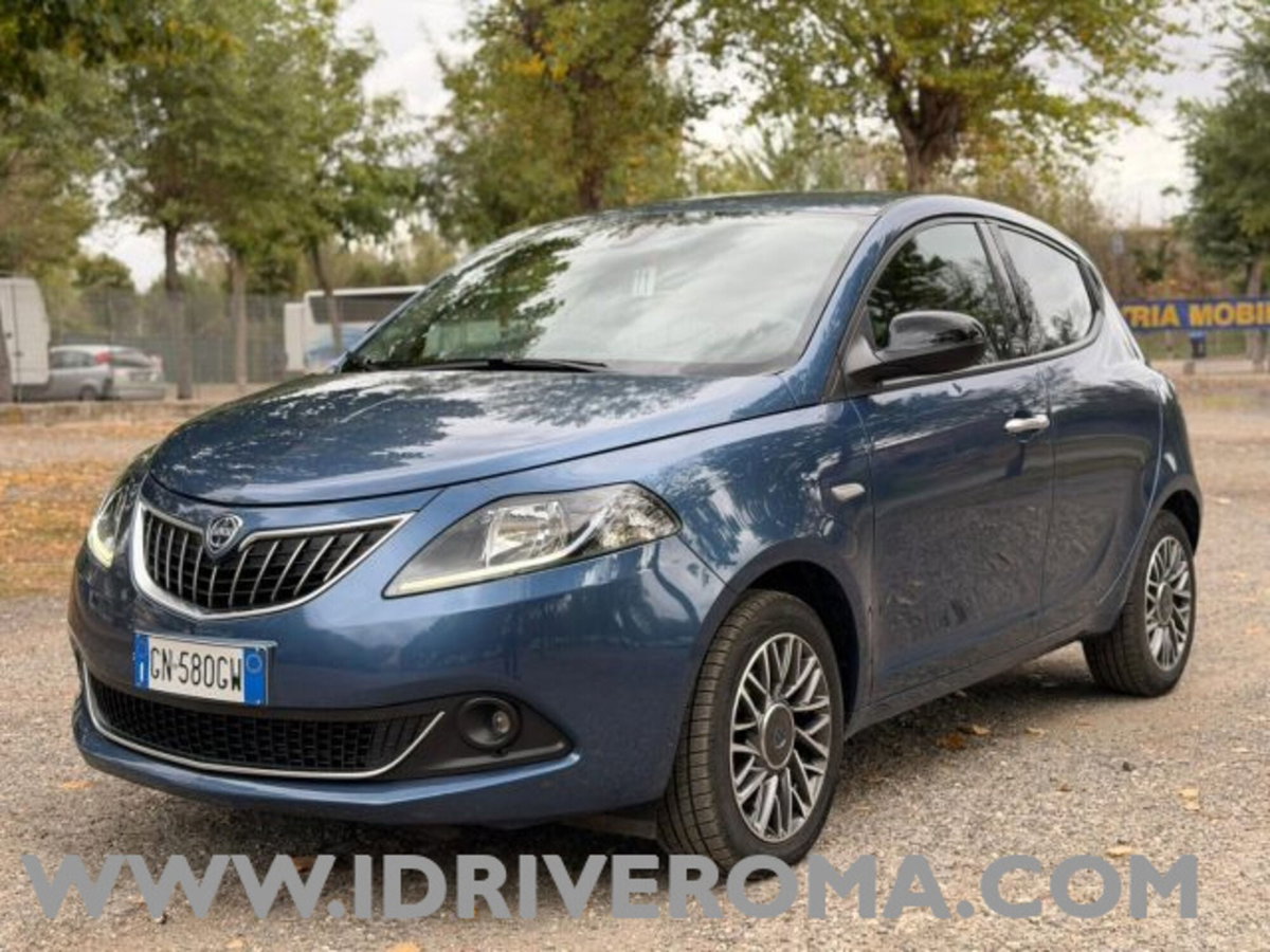 Lancia Ypsilon 1.0 FireFly 5 porte S&S Hybrid Gold Plus (2)