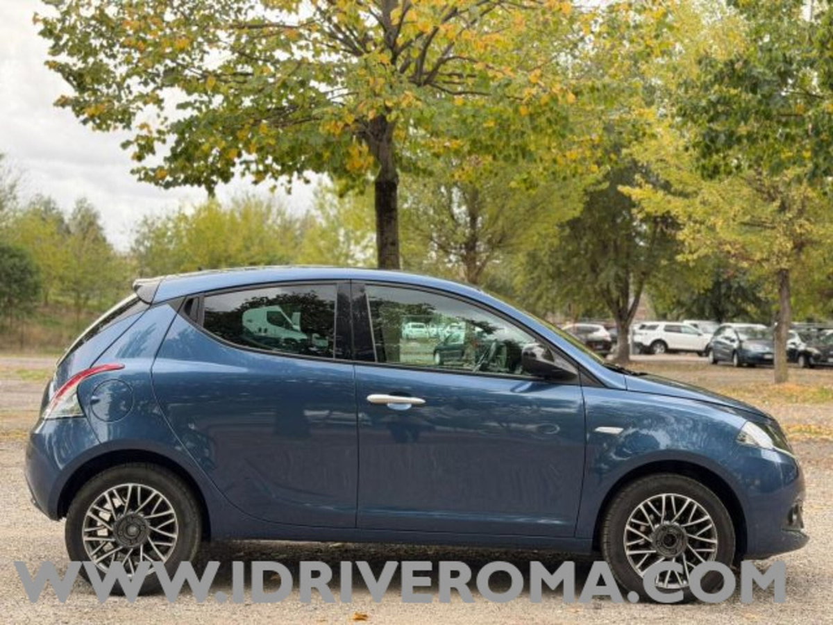 Lancia Ypsilon 1.0 FireFly 5 porte S&S Hybrid Gold Plus (4)