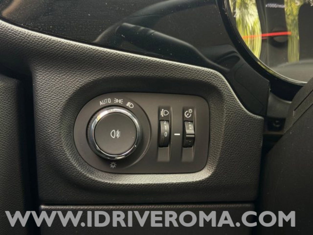 Opel Corsa 1.2 hybrid 100cv dct6 (15)