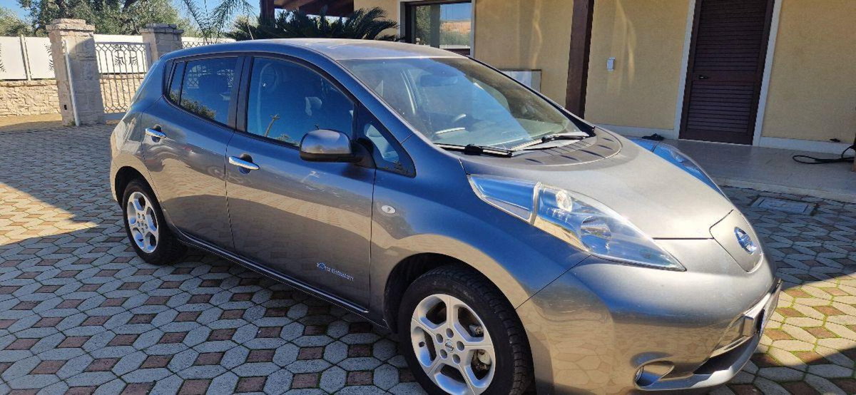Nissan Leaf Tekna 30KWh (2)
