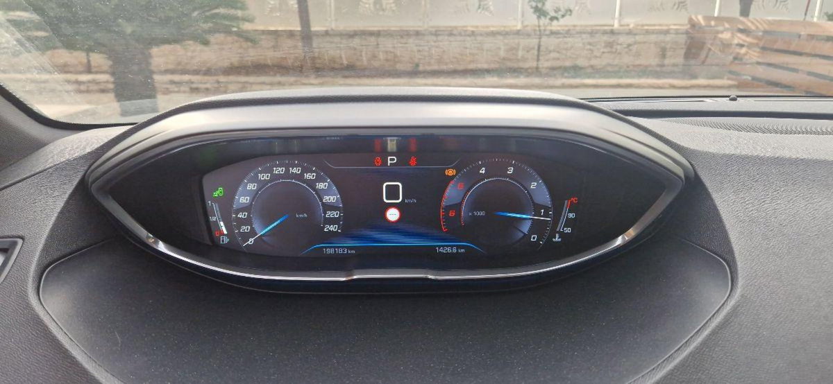 Peugeot 3008 BlueHDi 130 S&S EAT8 GT Line (10)