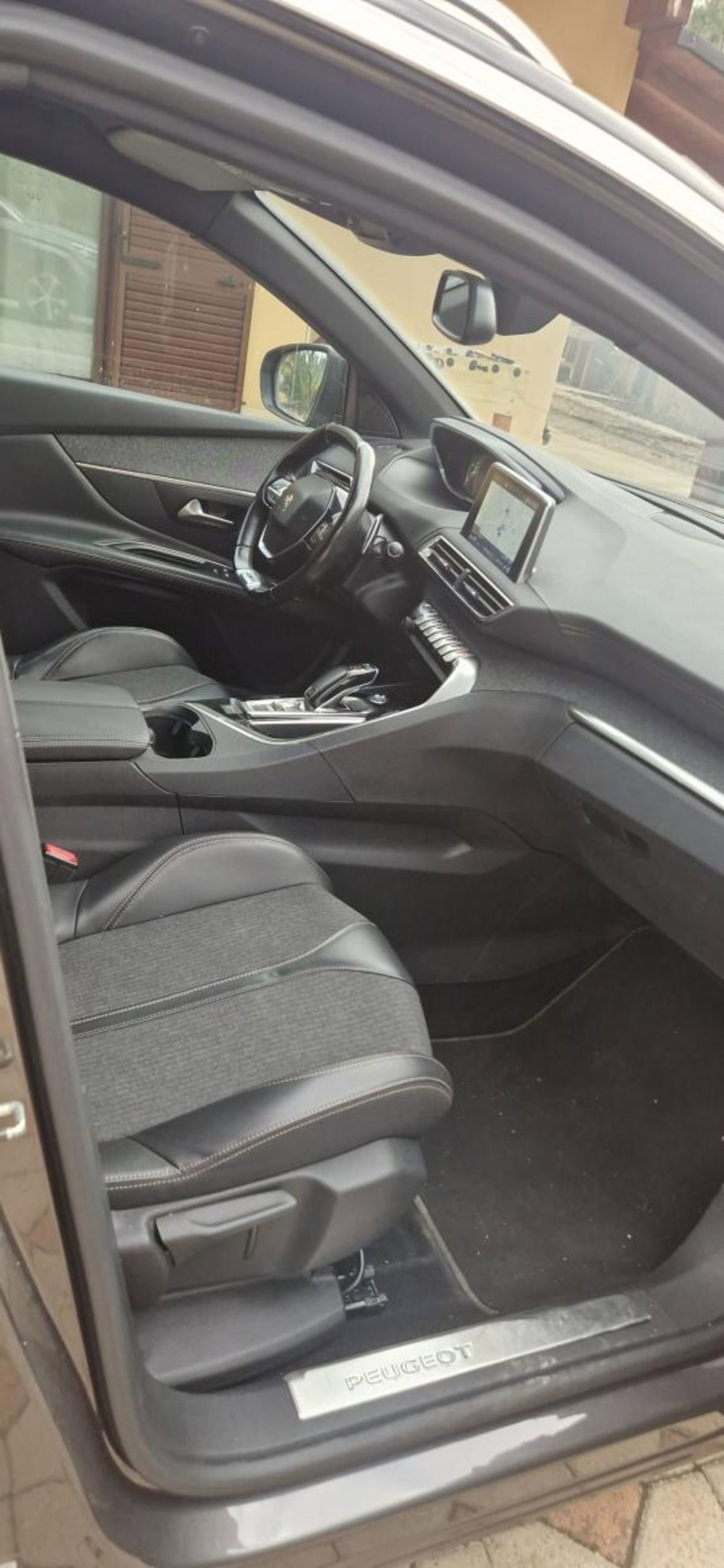 Peugeot 3008 BlueHDi 130 S&S EAT8 GT Line (16)