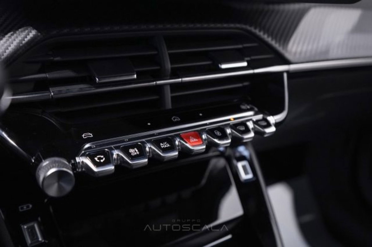 Peugeot 2008 PureTech 100 S&S Allure Pack (12)