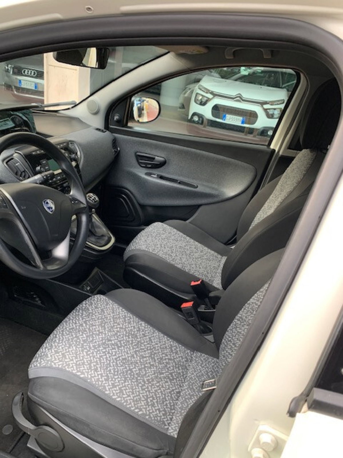 Lancia Ypsilon 1.2 69 CV 5 porte GPL Ecochic Elefantino Blu (5)