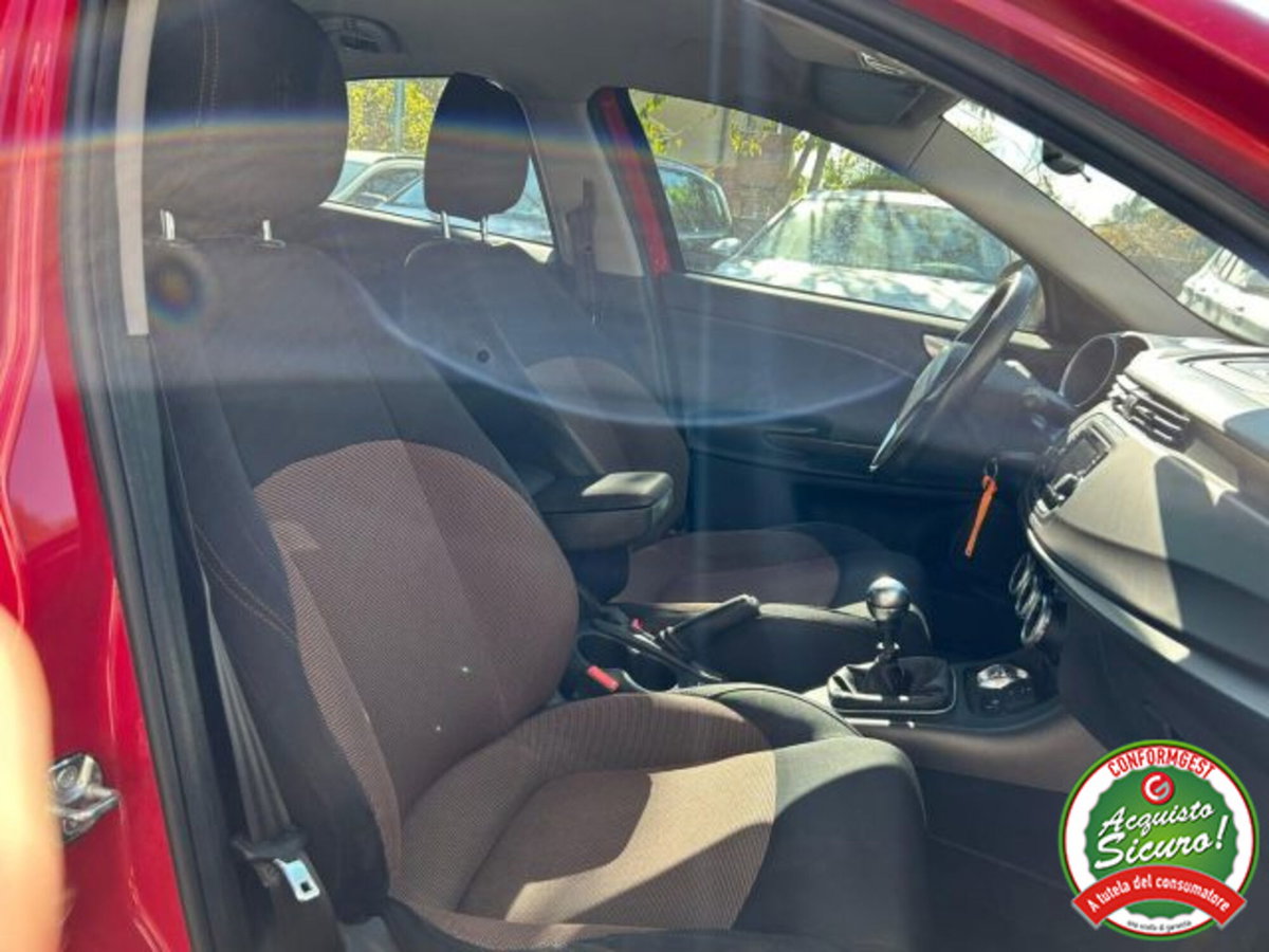 Alfa Romeo Giulietta 1.6 JTDm-2 Distinctive (17)