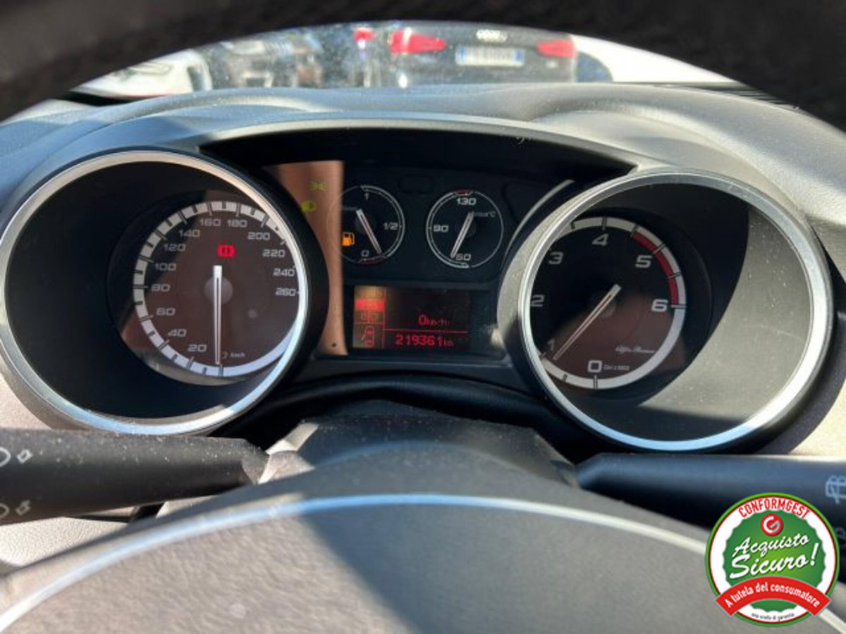 Alfa Romeo Giulietta 1.6 JTDm-2 Distinctive (6)