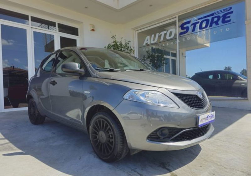 Lancia Ypsilon 1.0 FireFly 5 porte S&S Hybrid Ecochic Silver