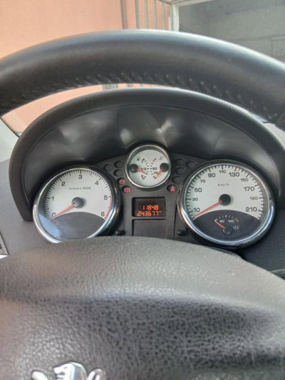 Peugeot 207 Cabrio 8V HDi 112CV CC Tecno (6)