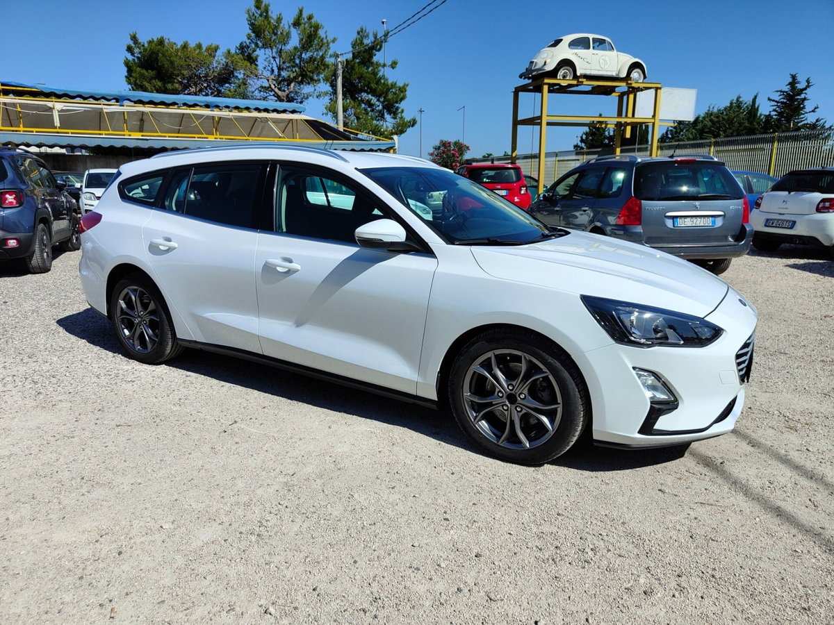 Ford Focus Station Wagon 1.5 EcoBlue 120 CV automatico SW Business Co-Pilot (2)