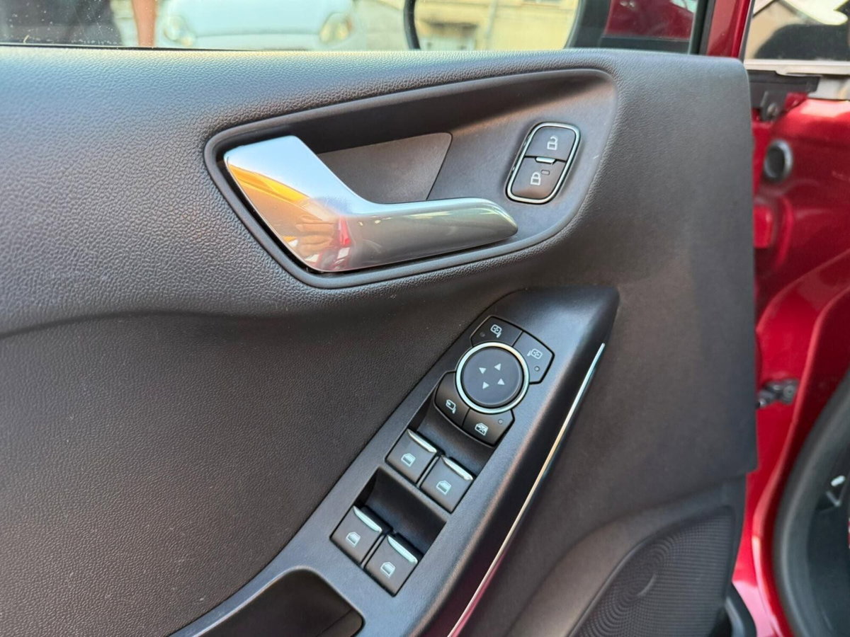 Ford Fiesta 1.5 TDCi 5 porte Titanium (11)
