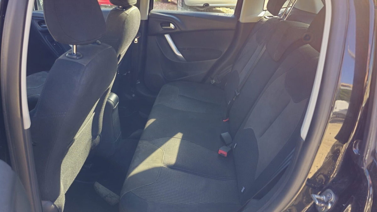 Citroen C3 1.6 HDi 90 Exclusive (10)