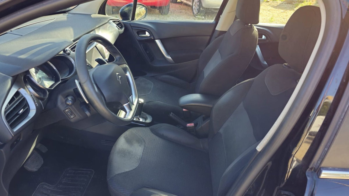 Citroen C3 1.6 HDi 90 Exclusive (11)