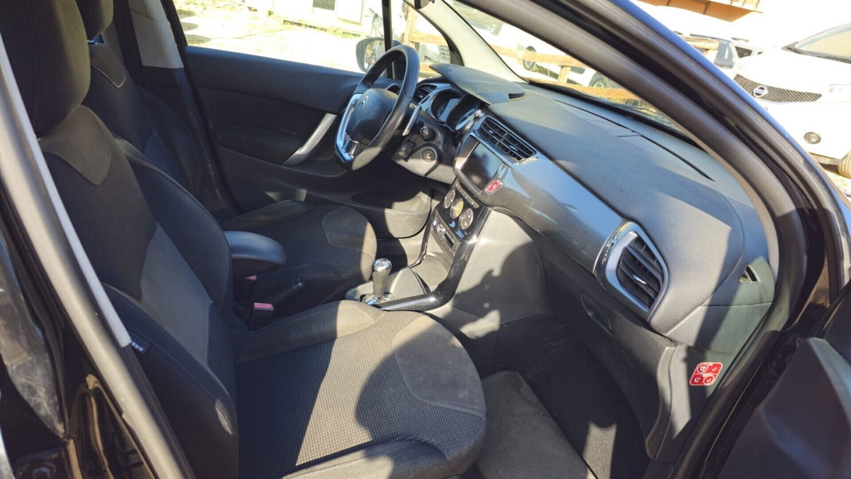 Citroen C3 1.6 HDi 90 Exclusive (14)