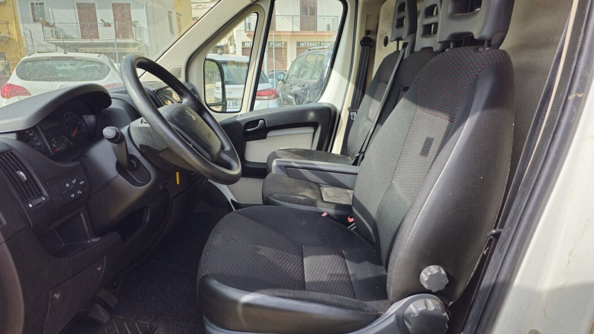 Peugeot Boxer Furgone 335 2.0 BlueHDi 160CV PM-TN Furgone (4)