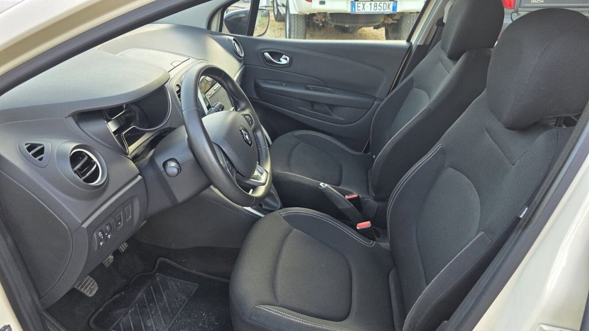 Renault Captur dCi 8V 90 CV Life (2)