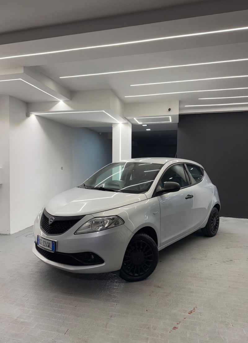 Lancia Ypsilon 1.0 FireFly 5 porte S&S Hybrid Ecochic Silver