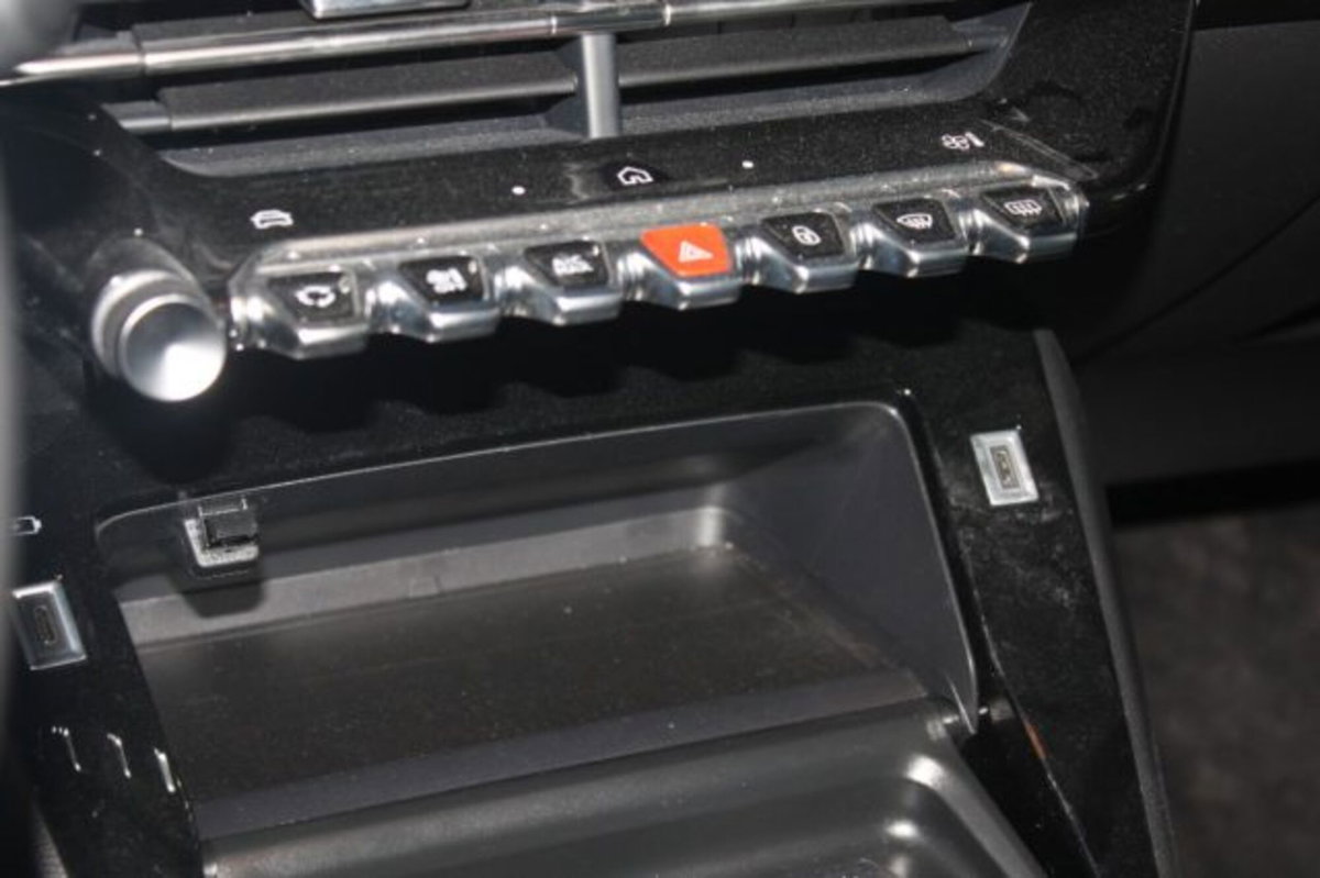Peugeot 208 1.2 puretech Active s&s 100cv (14)