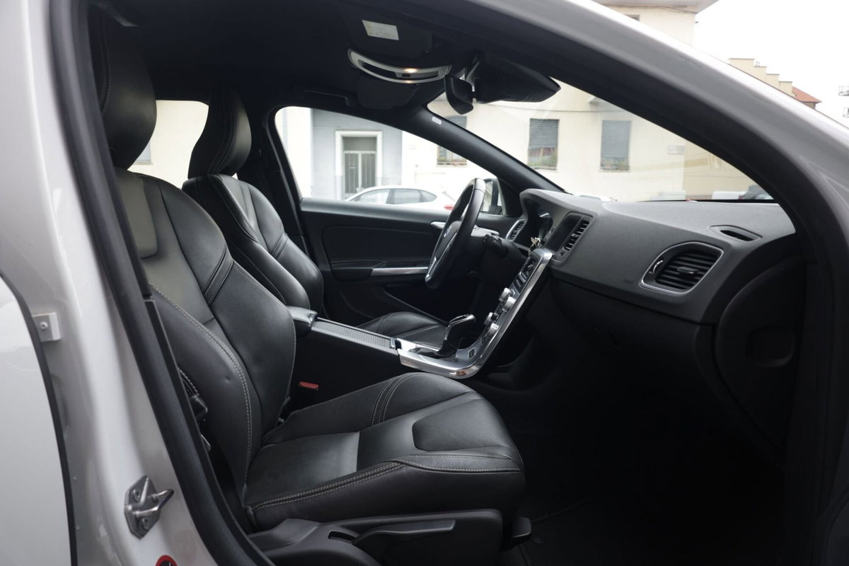 Volvo V60 D6 Twin Engine Geartronic Summum (11)