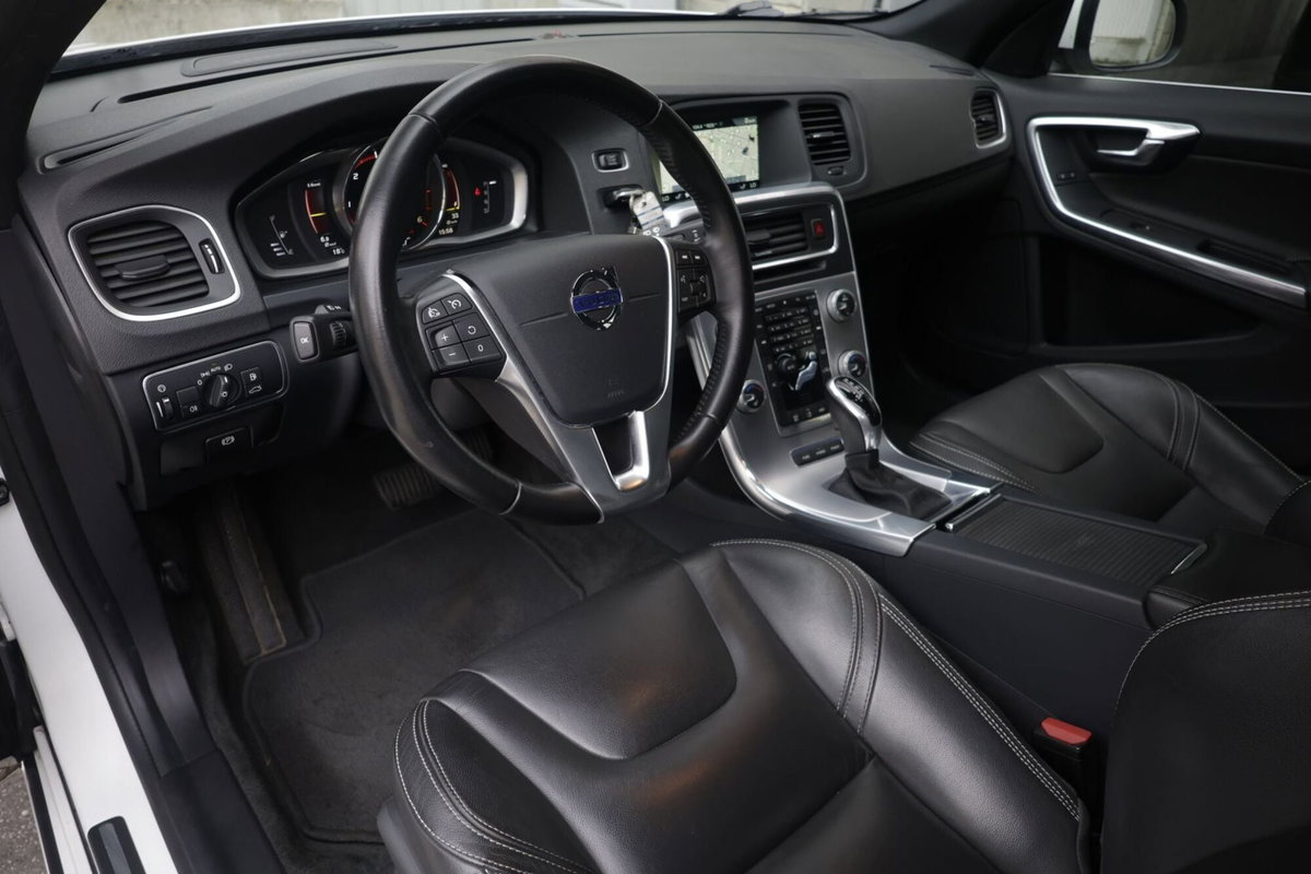 Volvo V60 D6 Twin Engine Geartronic Summum (15)