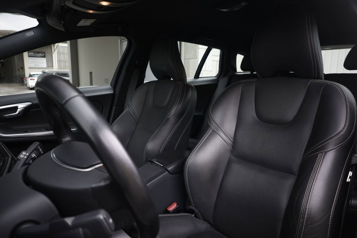 Volvo V60 D6 Twin Engine Geartronic Summum (17)