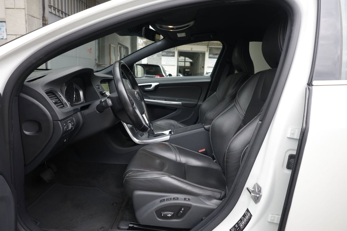 Volvo V60 D6 Twin Engine Geartronic Summum (18)