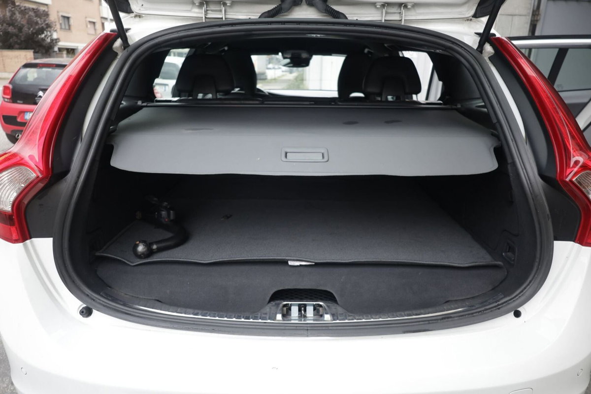 Volvo V60 D6 Twin Engine Geartronic Summum (19)