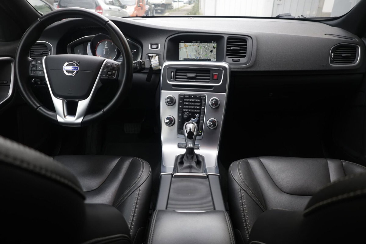 Volvo V60 D6 Twin Engine Geartronic Summum (2)
