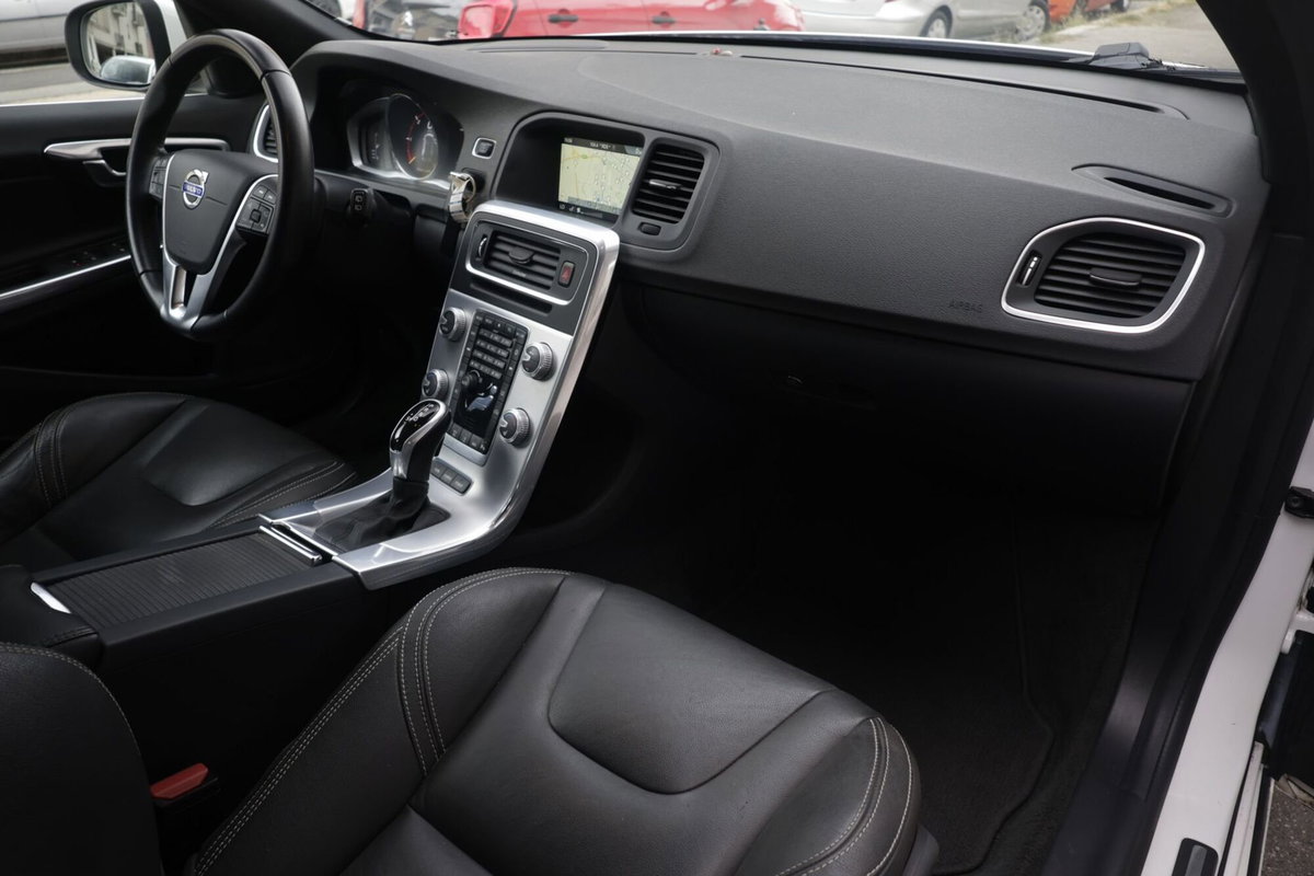 Volvo V60 D6 Twin Engine Geartronic Summum (9)