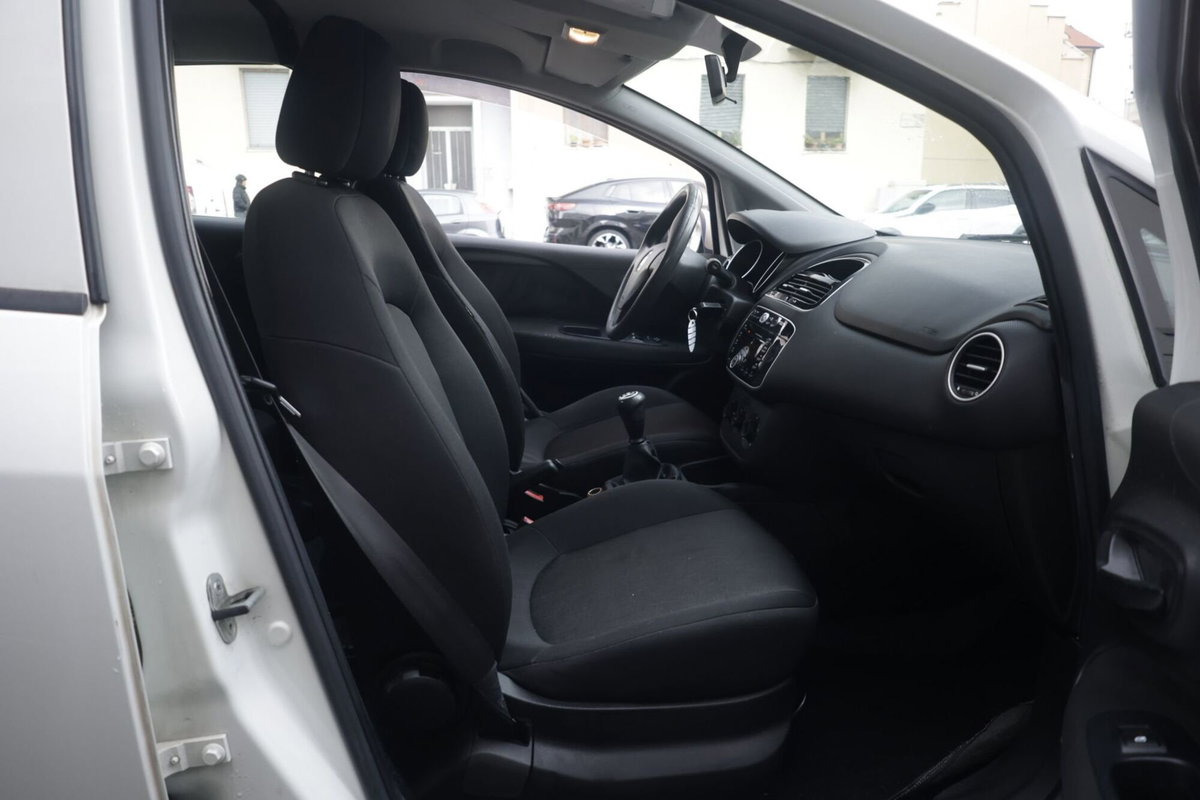 Fiat Punto 1.3 MJT II 75 CV 5 porte Lounge (10)