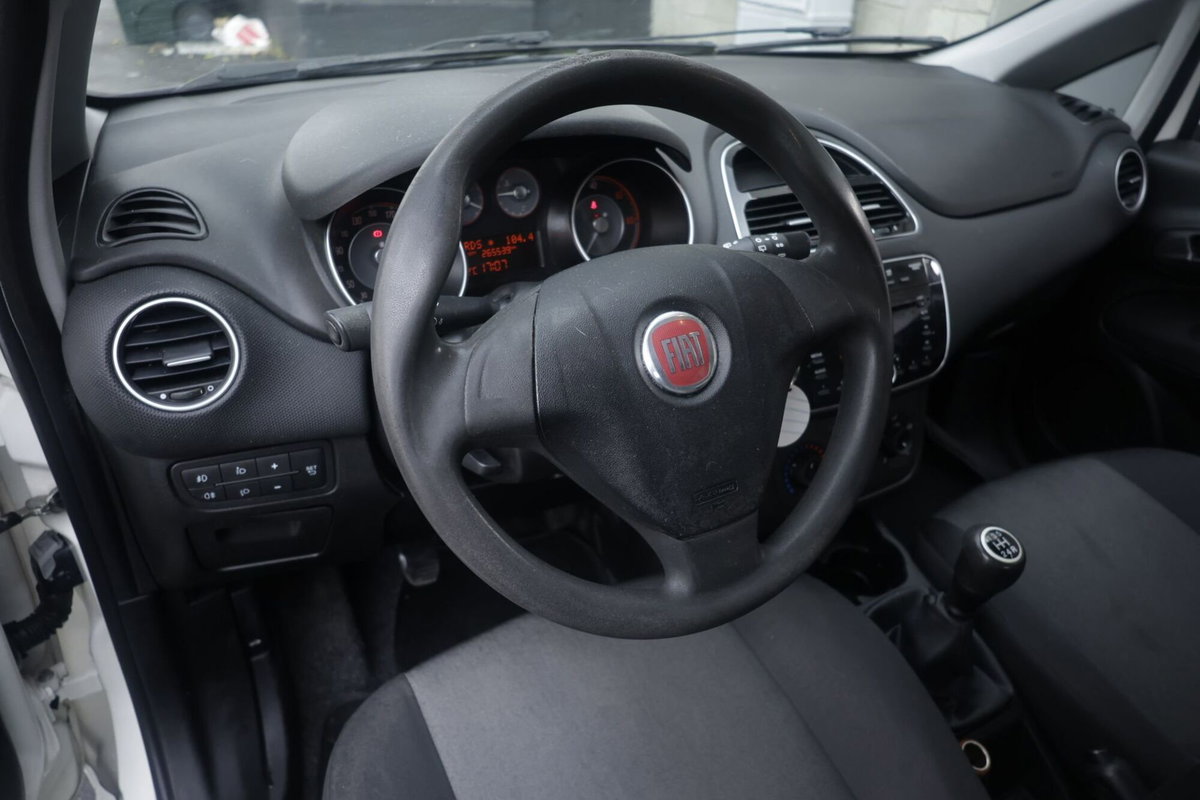 Fiat Punto 1.3 MJT II 75 CV 5 porte Lounge (14)