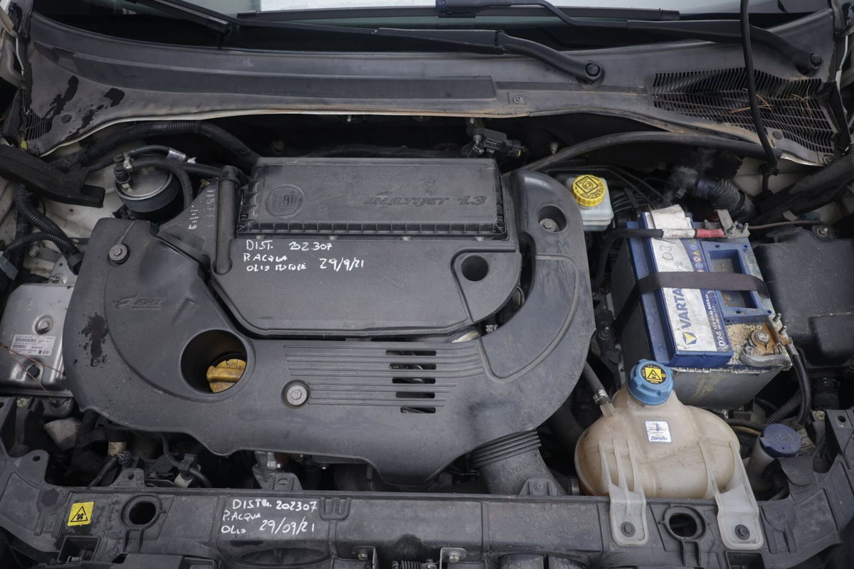 Fiat Punto 1.3 MJT II 75 CV 5 porte Lounge (18)
