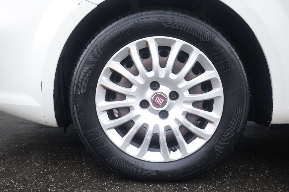 Fiat Punto 1.3 MJT II 75 CV 5 porte Lounge (5)