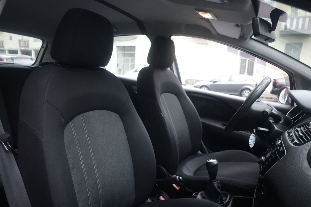 Fiat Punto 1.3 MJT II 75 CV 5 porte Lounge (6)