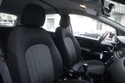 Fiat Punto 1.3 MJT II 75 CV 5 porte Lounge (6)