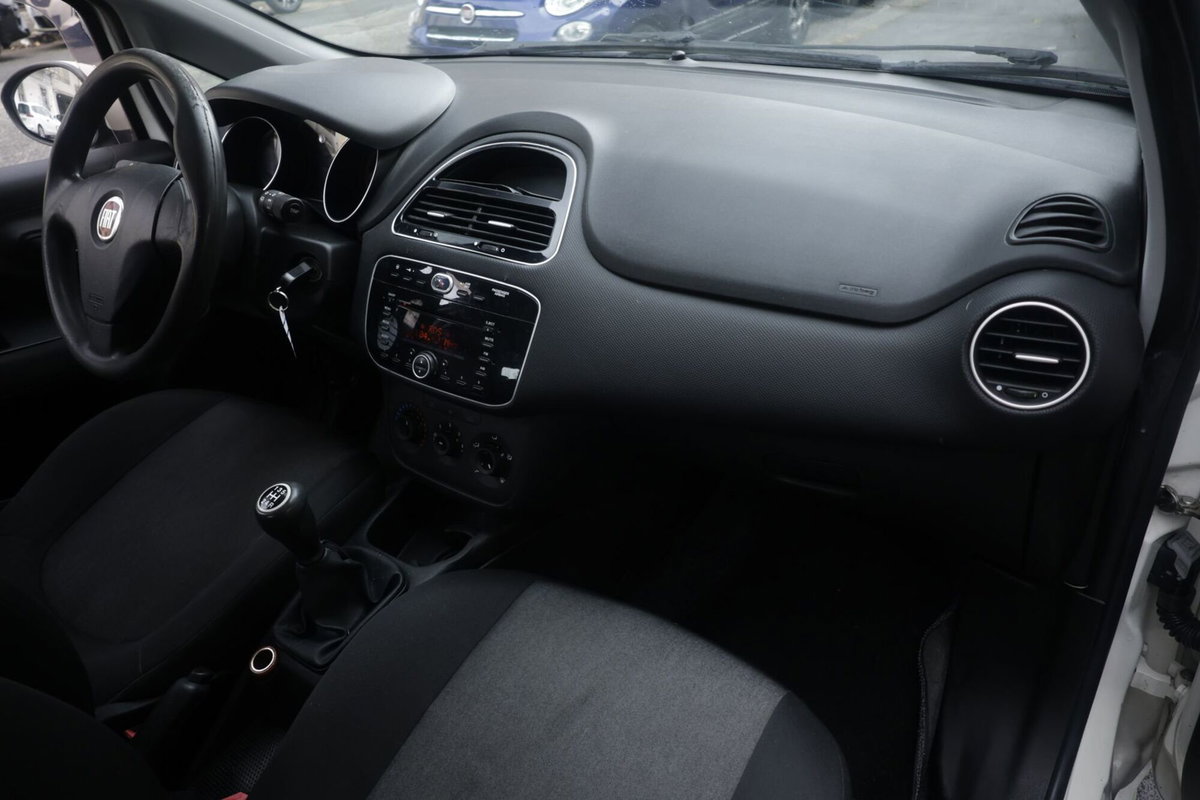 Fiat Punto 1.3 MJT II 75 CV 5 porte Lounge (8)