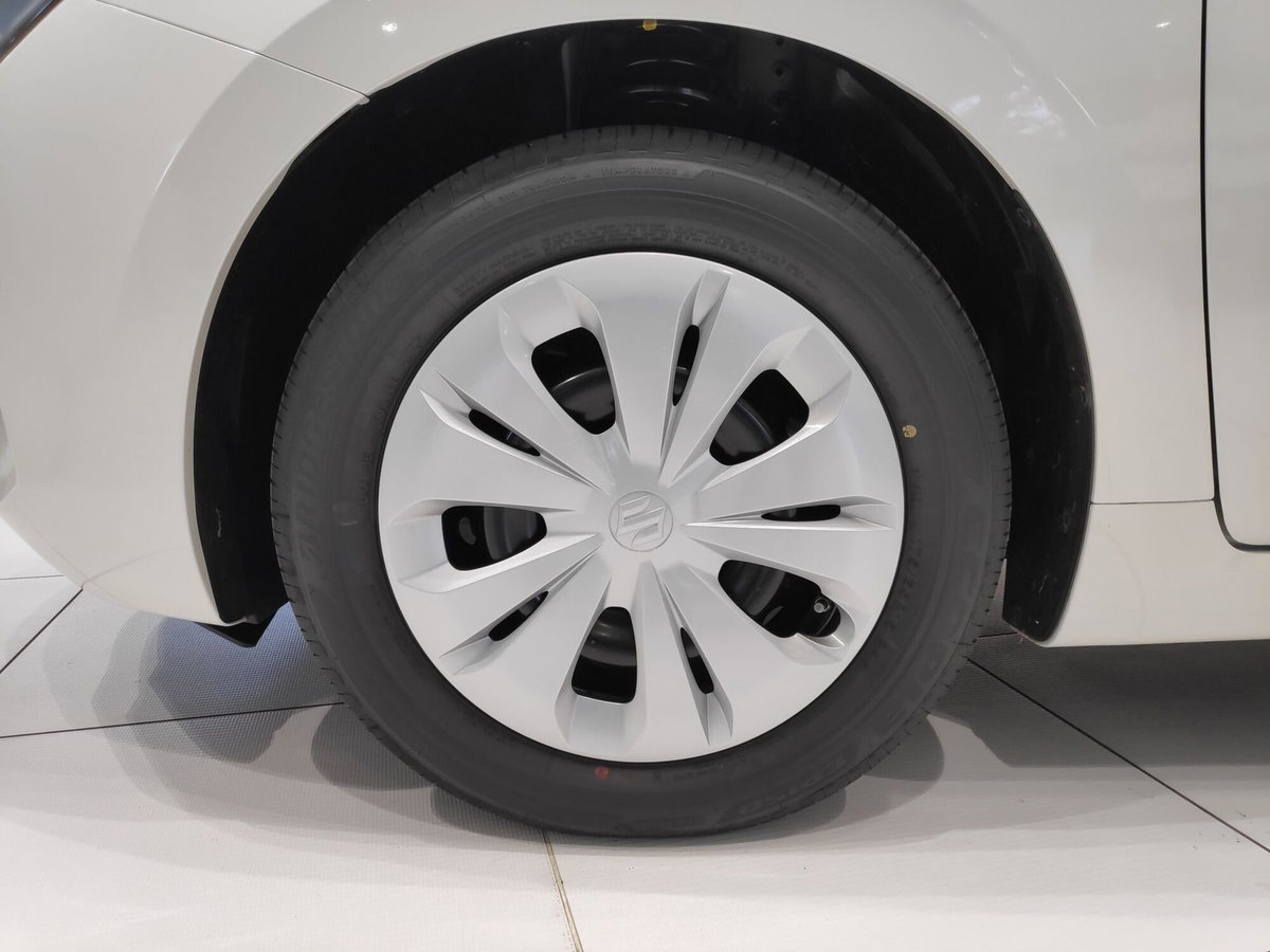 Suzuki Swift 1.2 Hybrid Cool (8)