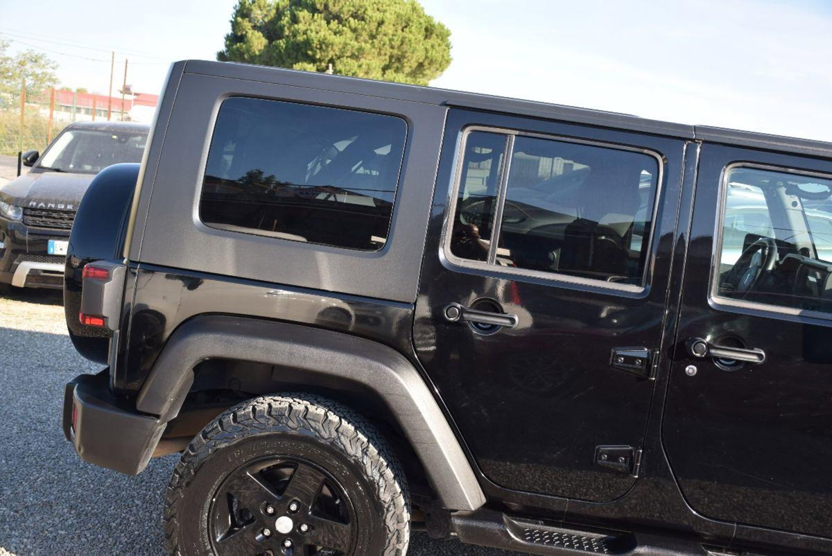 Jeep Wrangler Unlimited 2.8 CRD DPF Rubicon Auto (13)