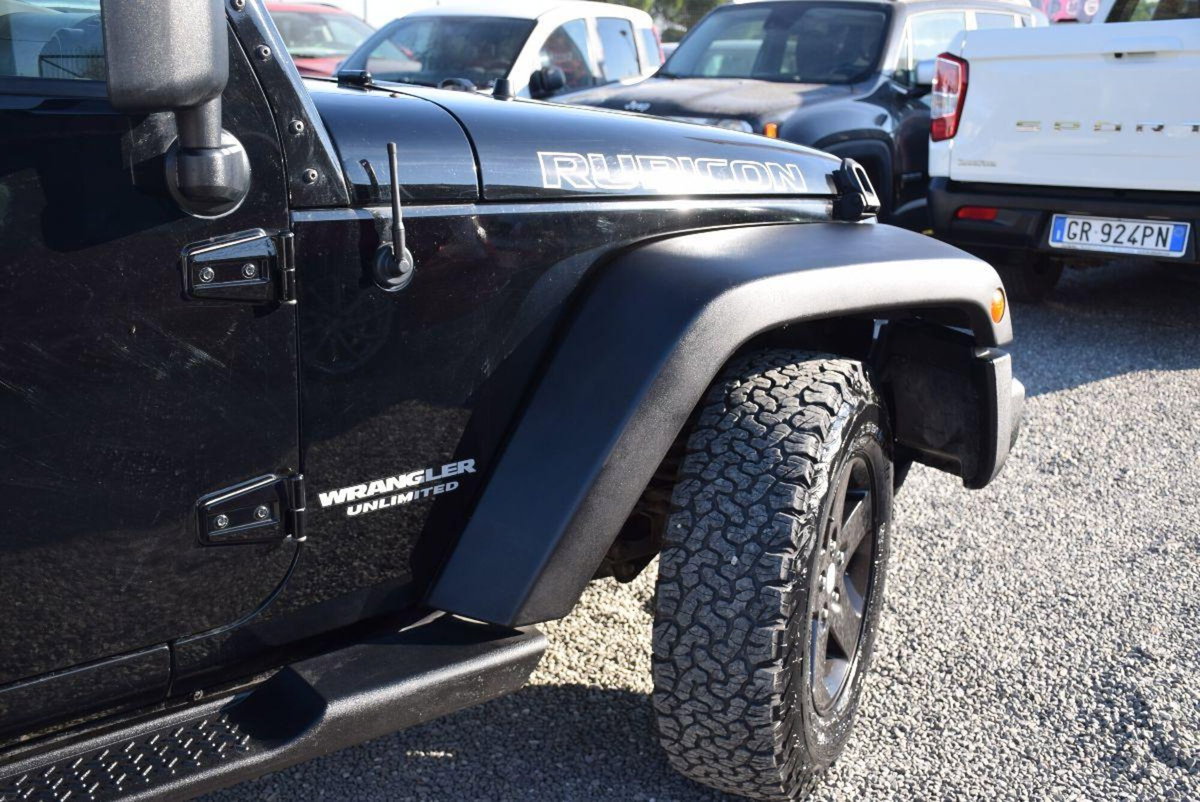 Jeep Wrangler Unlimited 2.8 CRD DPF Rubicon Auto (16)