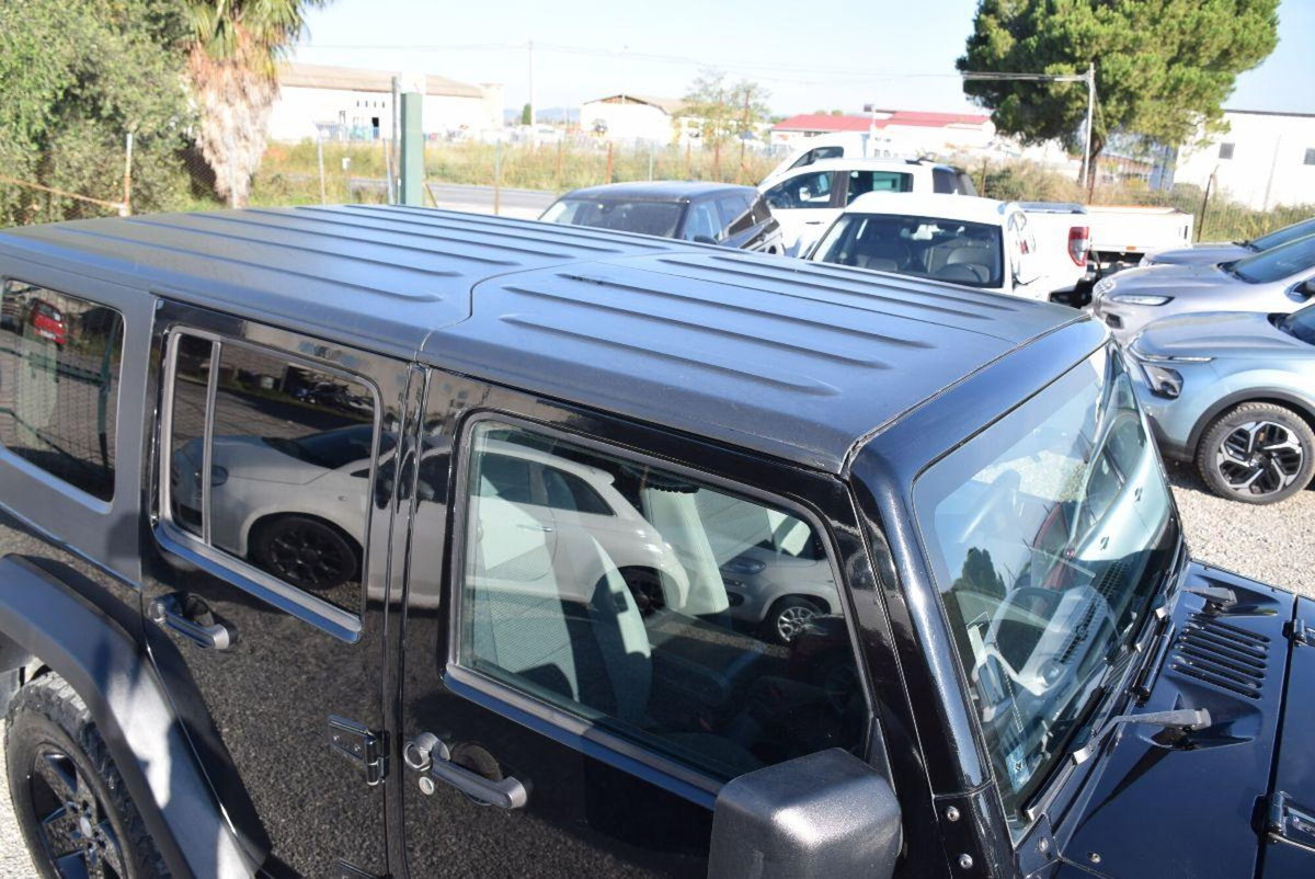 Jeep Wrangler Unlimited 2.8 CRD DPF Rubicon Auto (18)