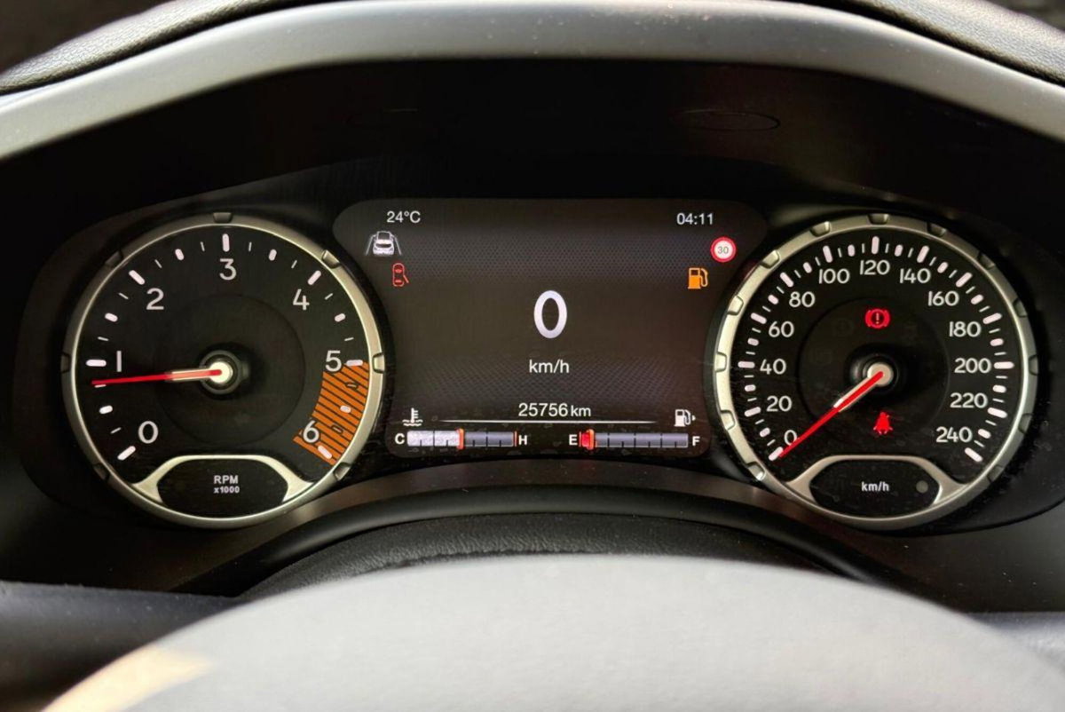 Jeep Renegade 1.6 Mjt 130 CV S (18)