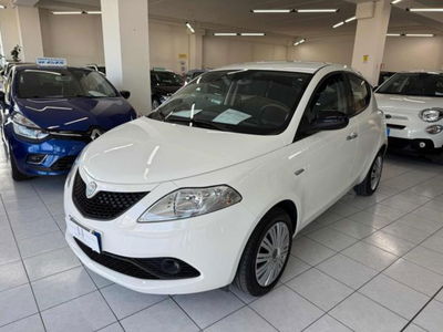 Lancia Ypsilon 1.0 FireFly 5 porte S&S Hybrid Ecochic Gold usata