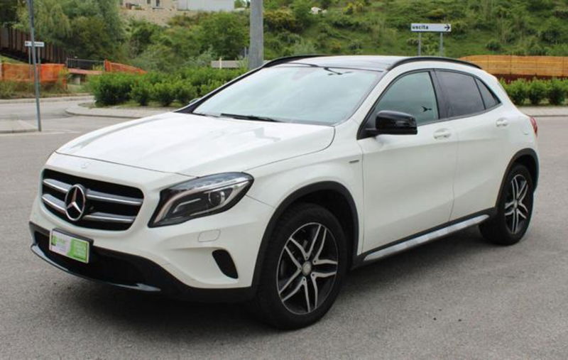 Mercedes-Benz GLA SUV 200 d Automatic Premium