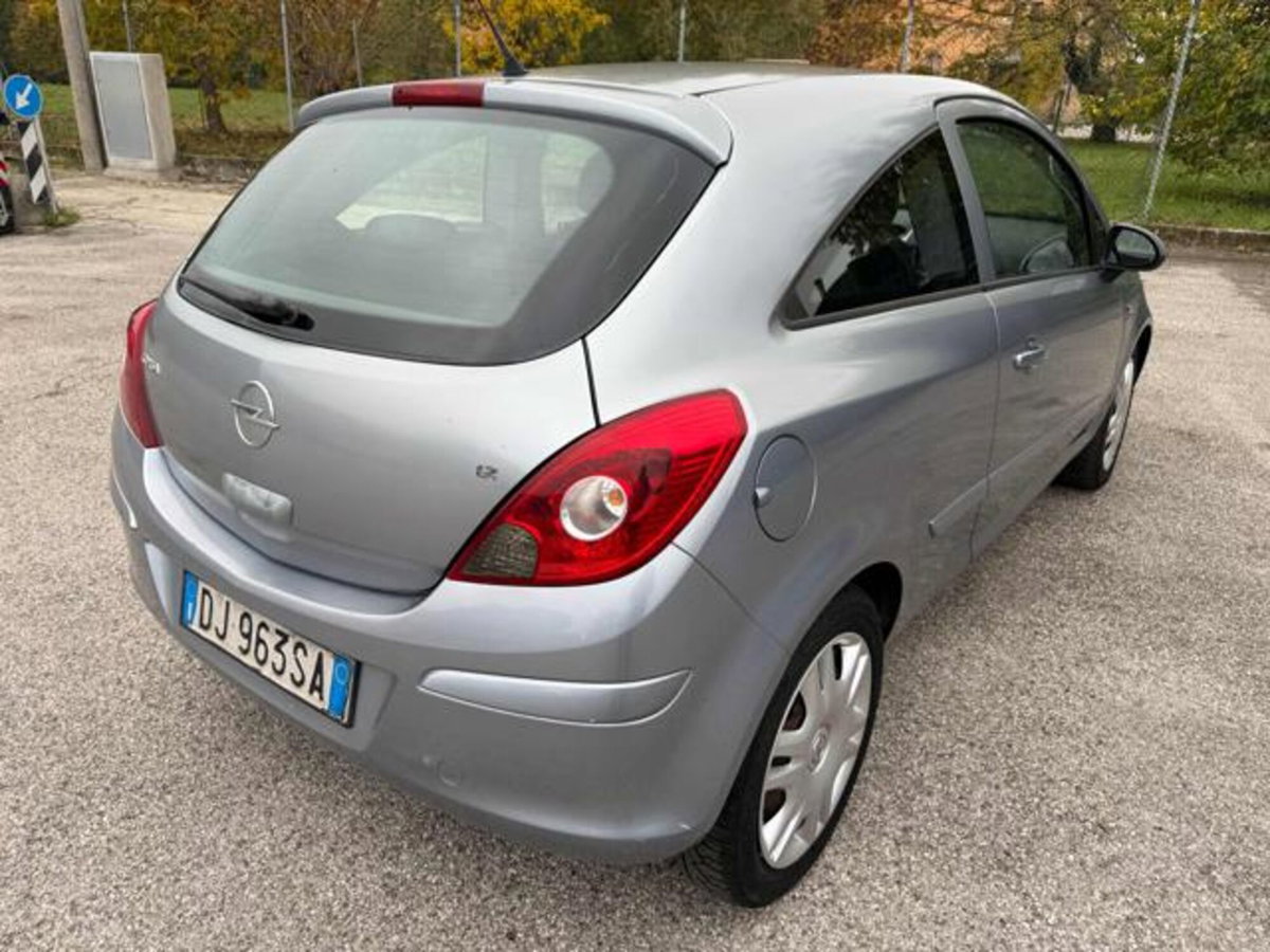 Opel Corsa 1.2 3 porte Sport (11)