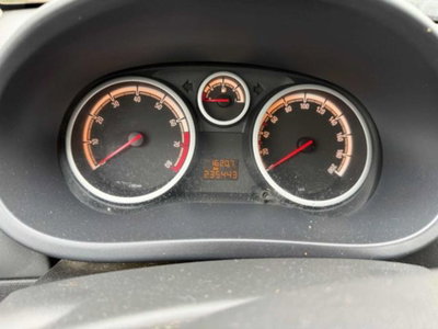Opel Corsa 1.2 3 porte Sport (9)
