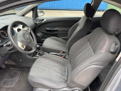 Opel Corsa 1.2 3 porte Sport (4)